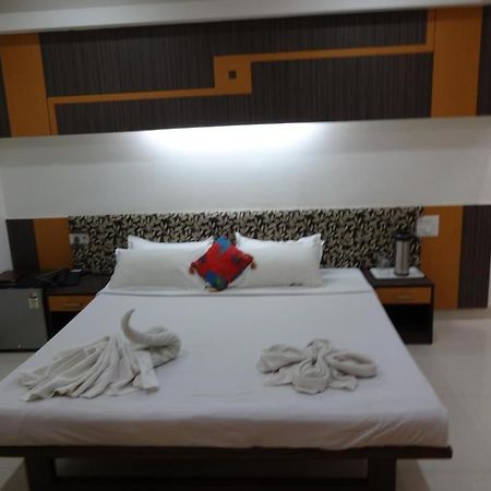 Hotel Grand Suites Indore Buitenkant foto