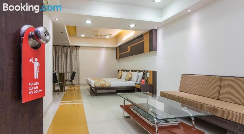 Hotel Grand Suites Indore Buitenkant foto