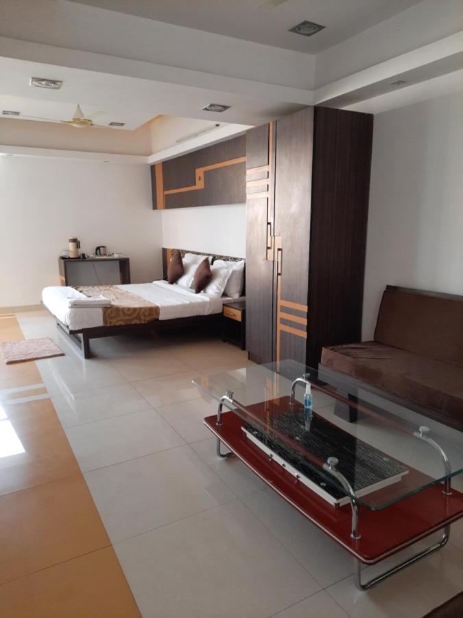 Hotel Grand Suites Indore Buitenkant foto