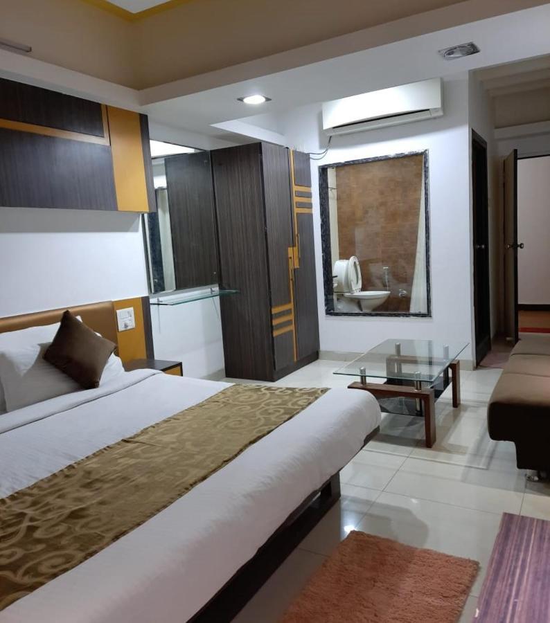 Hotel Grand Suites Indore Buitenkant foto