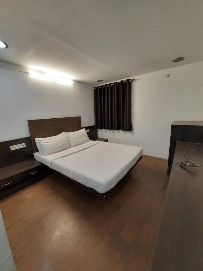 Hotel Grand Suites Indore Buitenkant foto