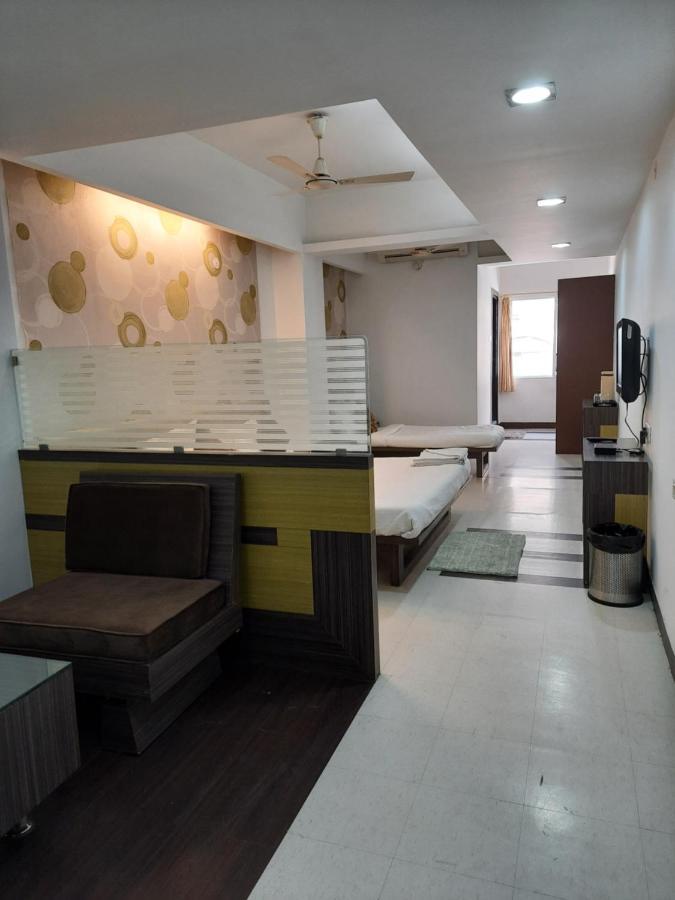 Hotel Grand Suites Indore Buitenkant foto