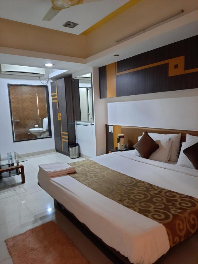 Hotel Grand Suites Indore Buitenkant foto