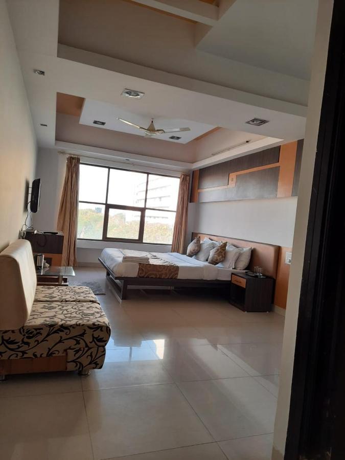 Hotel Grand Suites Indore Buitenkant foto
