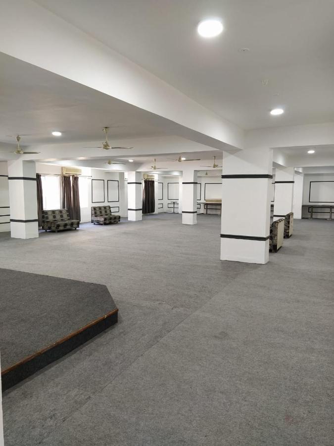 Hotel Grand Suites Indore Buitenkant foto