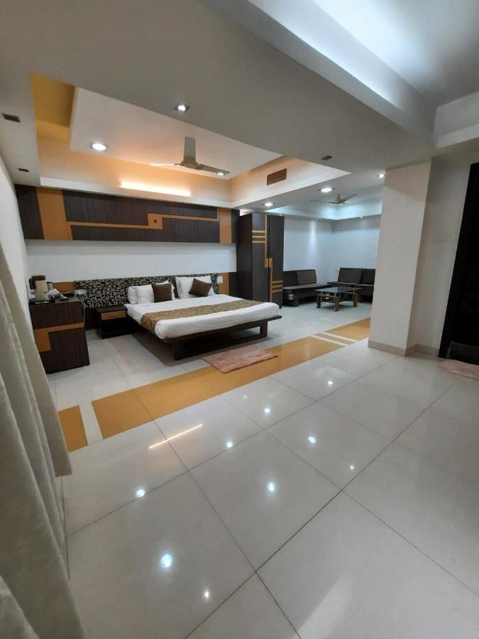 Hotel Grand Suites Indore Buitenkant foto