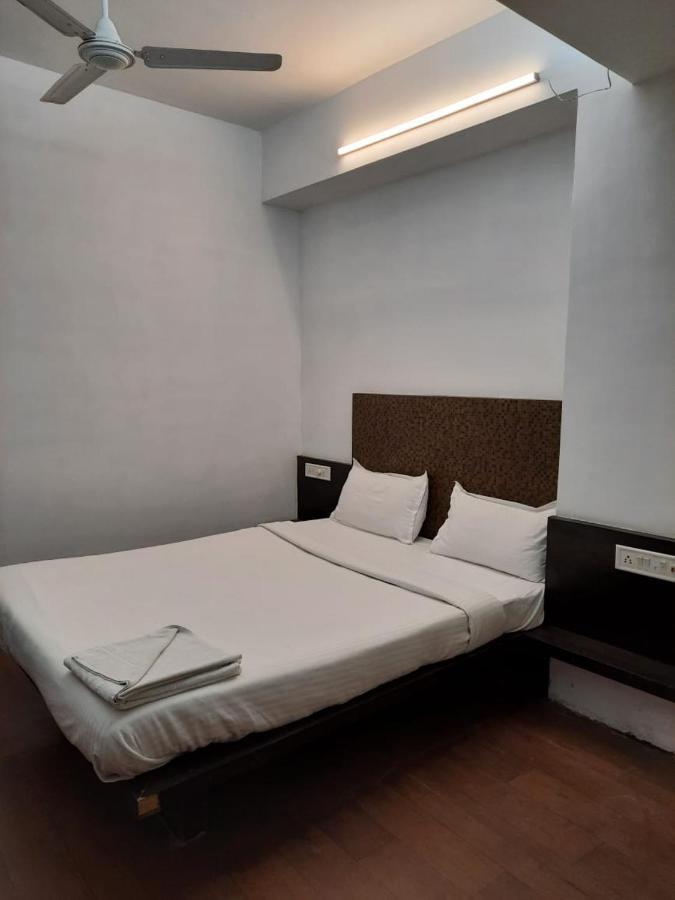 Hotel Grand Suites Indore Buitenkant foto